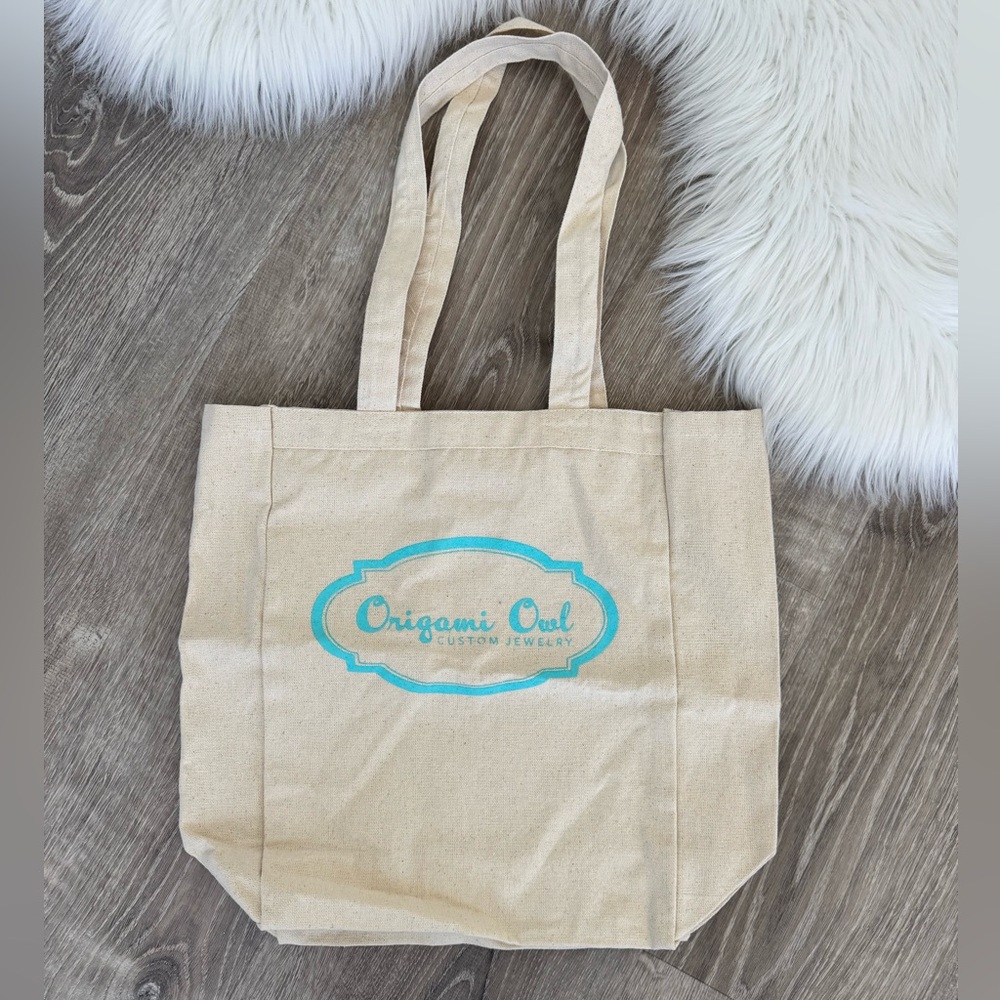 🦉🩵ORIGAMI OWL Cream With Blue Canvas Tote
